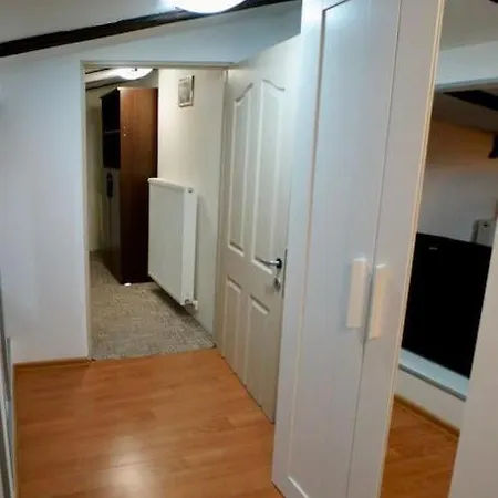 2-room Cozy Retreat Near Center