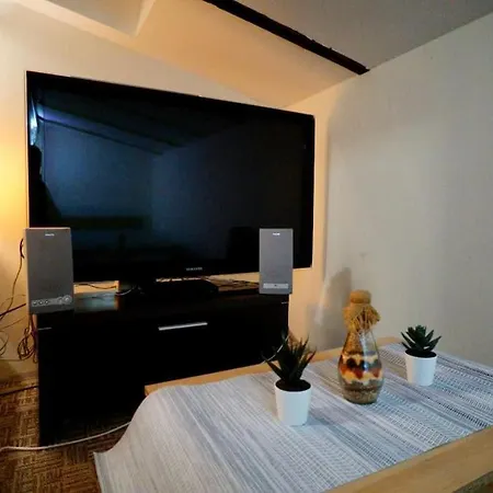 2-room Cozy Retreat Near Center Apartamento