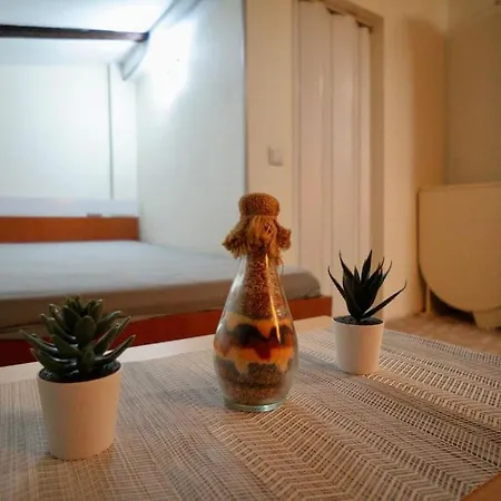 2-room Cozy Retreat Near Center Apartamento