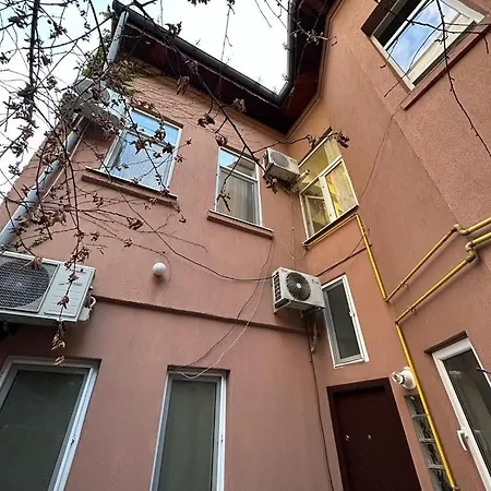 2-room Cozy Retreat Near Center Apartamento