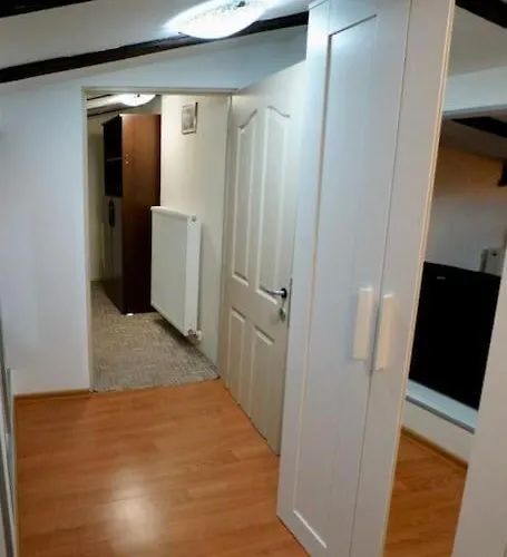 2-room Cozy Retreat Near Center