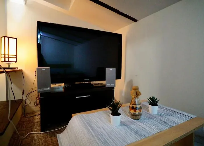 2-room Cozy Retreat Near Center Apartament